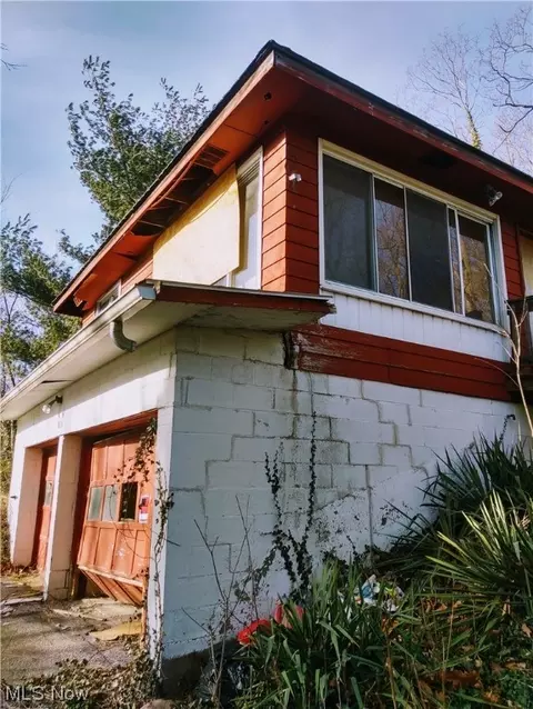 1960 Hillsboro Rd, Cleveland, OH 44112