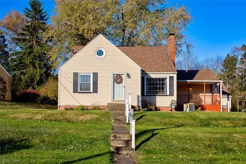 1541 Manor Ave NW, Canton, OH 44708 photo 1
