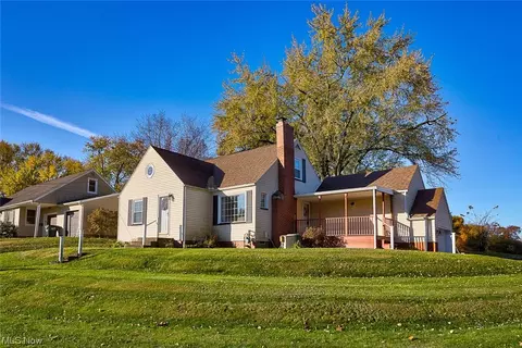 1541 Manor Ave NW, Canton, OH 44708 photo 2