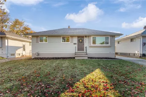 6329 Lockhaven Dr, Brook Park, OH 44142