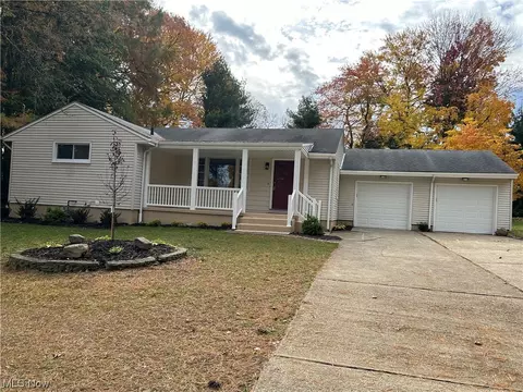 2875 Decamp Rd, Youngstown, OH 44511