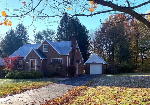 43 Island Dr, Poland, OH 44514