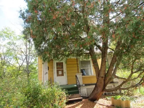 1179 Manchester Rd, Akron, OH 44307