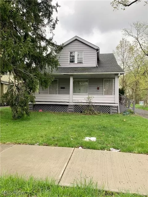 16008 Raymond St, Maple Heights, OH 44137