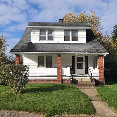 24 Woodland Ave, Campbell, OH 44405