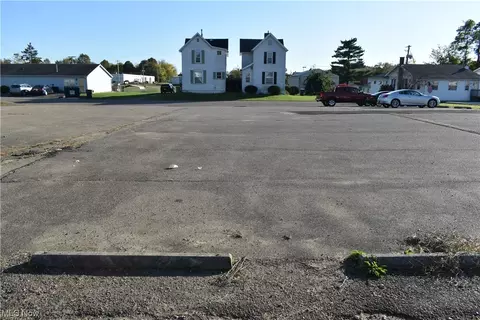 200 Pine St, Coshocton, OH 43812 photo 3