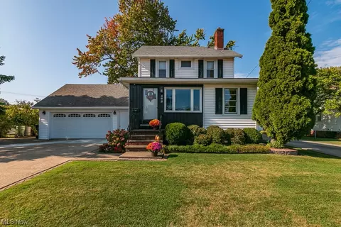 462 E 323rd St, Willowick, OH 44095