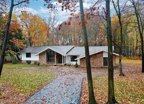28450 S Woodland Rd, Pepper Pike, OH 44124
