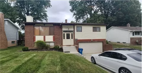 25146 Antler Dr, North Olmsted, OH 44070