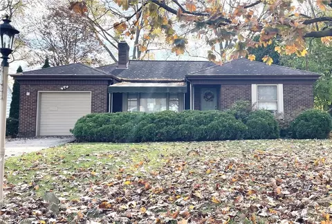 261 Melbourne Ave, Youngstown, OH 44512 photo 1