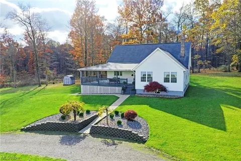 8978 State Route 305, Garrettsville, OH 44231