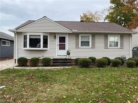 631 Oakmoor Rd, Bay Village, OH 44140