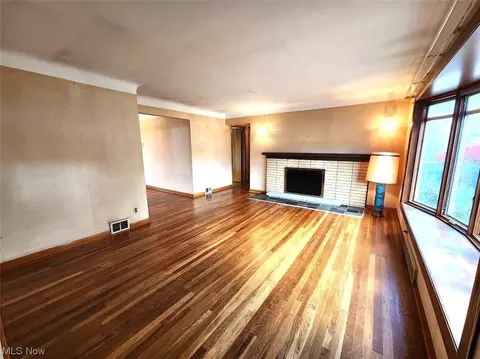 5262 Harmony Ln, Willoughby, OH 44094 photo 3
