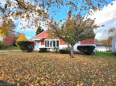 5262 Harmony Ln, Willoughby, OH 44094 photo 2