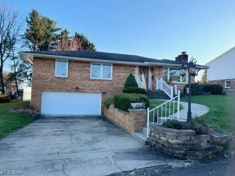 105 Coroline Dr, Saint Clairsville, OH 43950