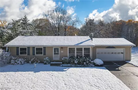 6422 Woodlawn Ave, Ravenna, OH 44266
