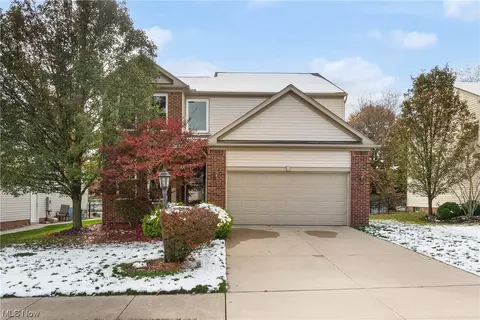 690 Andover Cir, Broadview Heights, OH 44147
