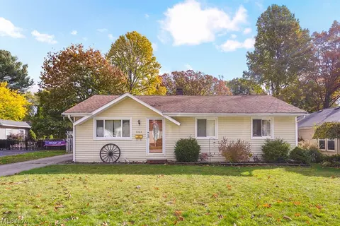 1127 Garden Rd, Willoughby, OH 44094