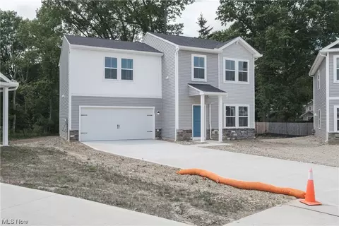 544 Auld Farm Cir, Akron, OH 44320