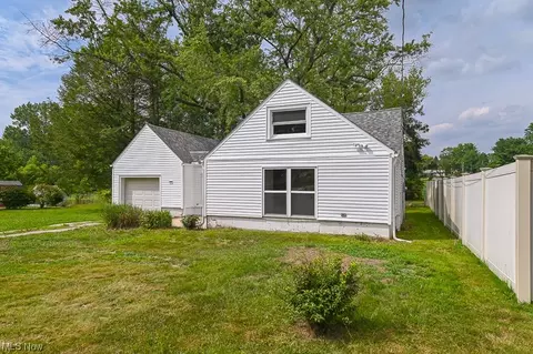 345 Hyacinth Ave, Coventry, OH 44319