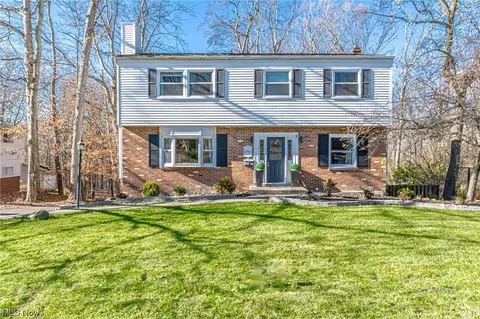 6900 Sandy Hook Dr, Parma, OH 44134
