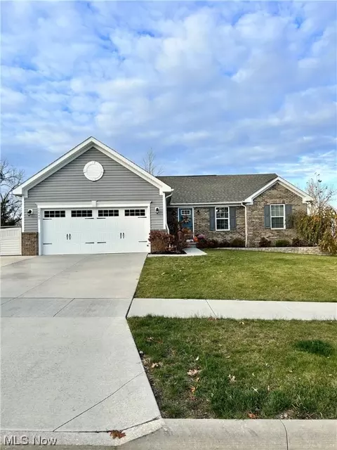 2049 W Woodland Dr, Akron, OH 44313