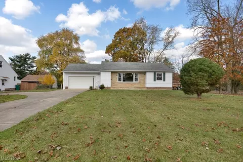 15025 Schreiber Rd, Maple Heights, OH 44137