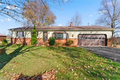 5592 Houston Rd, Lowellville, OH 44436