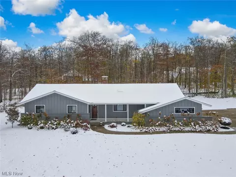 49 Cascade Dr, Chagrin Falls, OH 44022