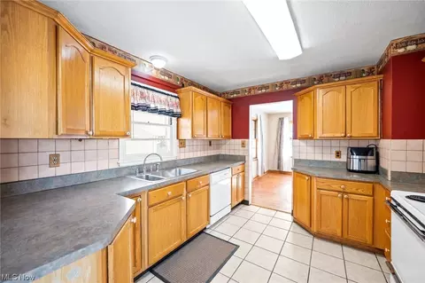 5602 Ackley Rd, Parma, OH 44129 photo 9