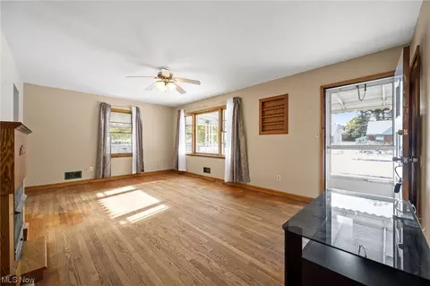 5602 Ackley Rd, Parma, OH 44129 photo 8