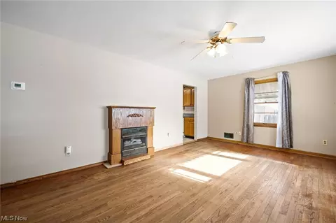 5602 Ackley Rd, Parma, OH 44129 photo 7