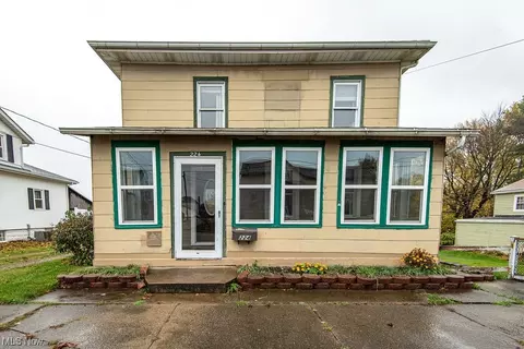 224 4th St NE, Navarre, OH 44662