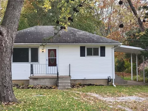 1545 Weaver Rd, Amherst, OH 44001