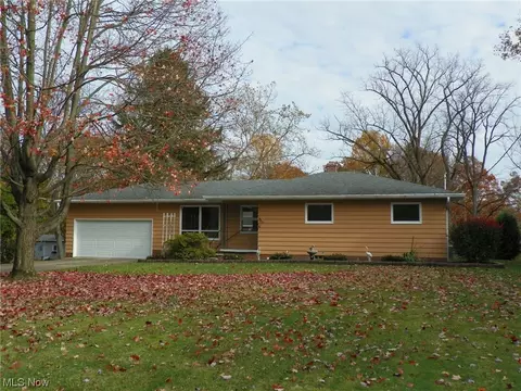 15895 Briarwood Dr, Columbia Station, OH 44028