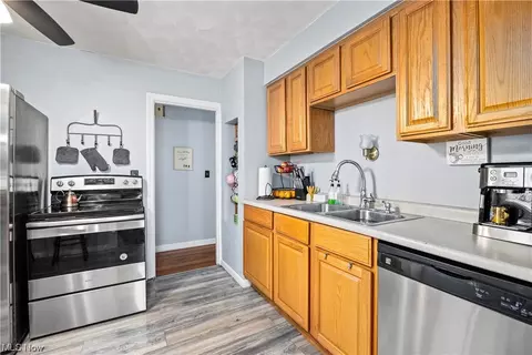 2221 E 35th St, Lorain, OH 44055 photo 16