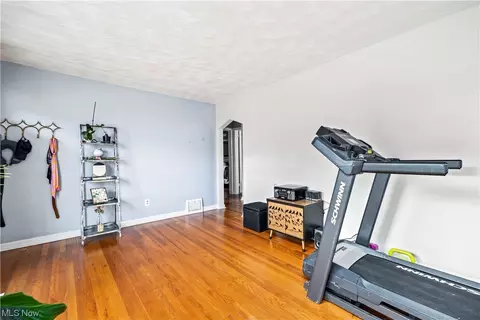 2221 E 35th St, Lorain, OH 44055 photo 4
