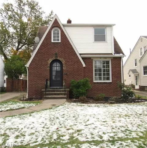 8305 Manorford Dr, Parma, OH 44129