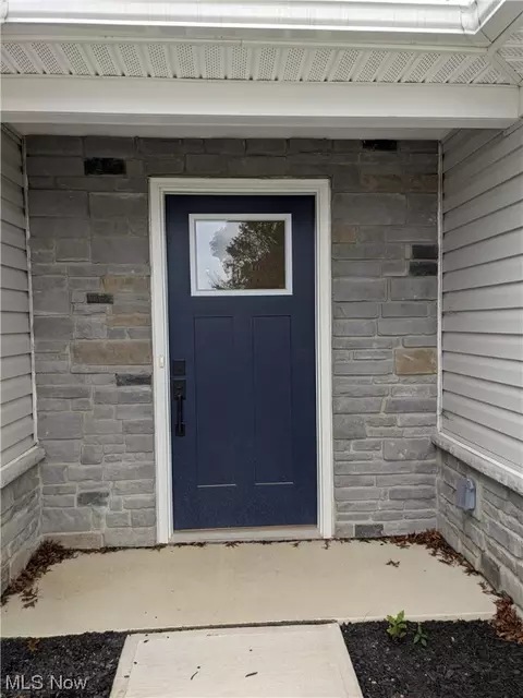 174 W Spring Dr, Elyria, OH 44035 photo 2