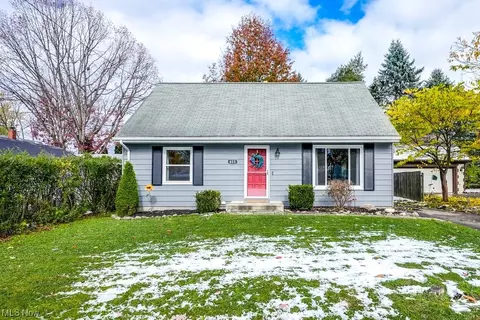 623 Chart Ave, Cuyahoga Falls, OH 44221