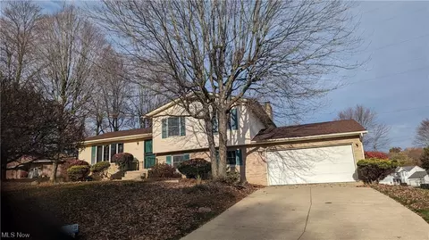 1531 Bravado Rd SW, Canton, OH 44706