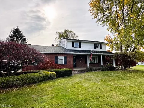 1605 Niles Vienna Rd, Niles, OH 44446