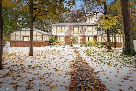 504 Barrington Ridge Rd, Painesville, OH 44077