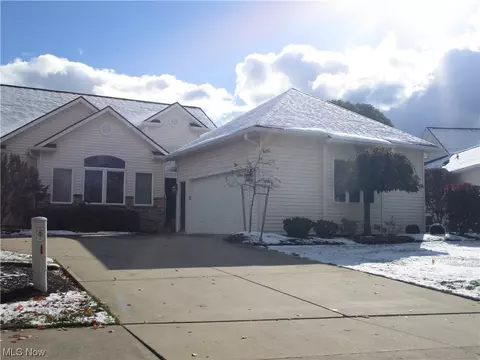 418 Glencoe Ln, Highland Heights, OH 44143