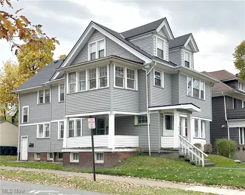 3326 E Overlook Rd, Cleveland Heights, OH 44118
