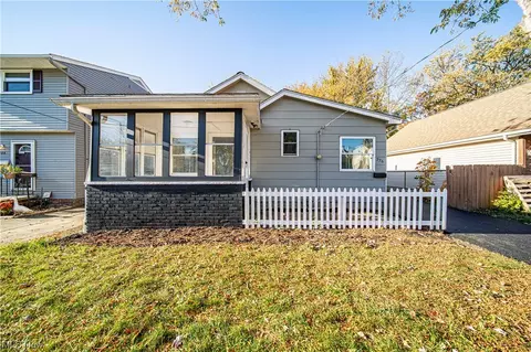 276 Plymouth Rd, Eastlake, OH 44095