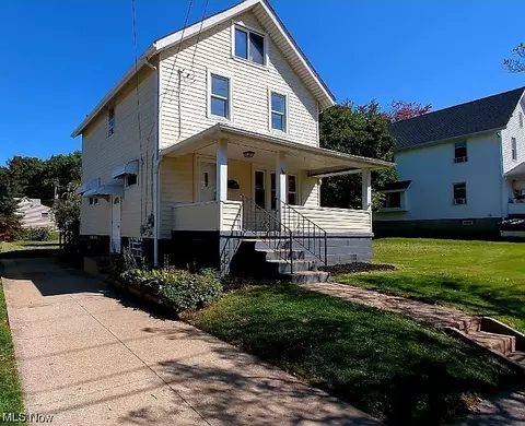 987 Chester Ave, Akron, OH 44314