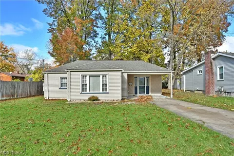 21 Saint John Ave, Niles, OH 44446