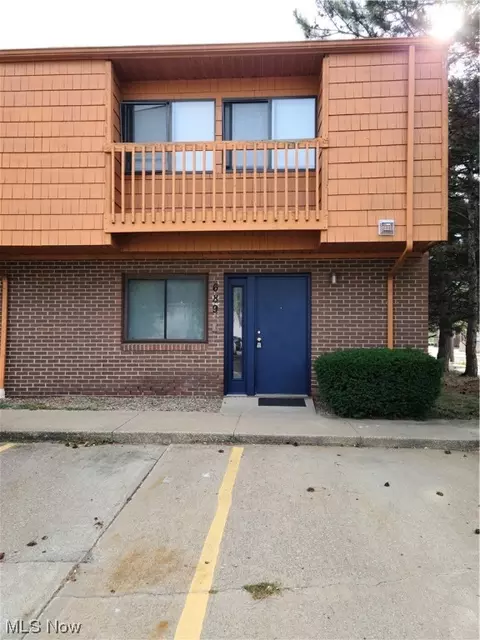689 Carroll St, Akron, OH 44304