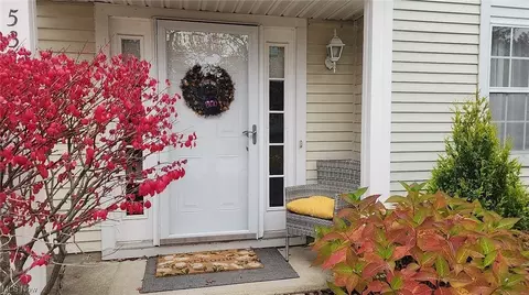 53 Woodbury Ln #41, Northfield, OH 44067